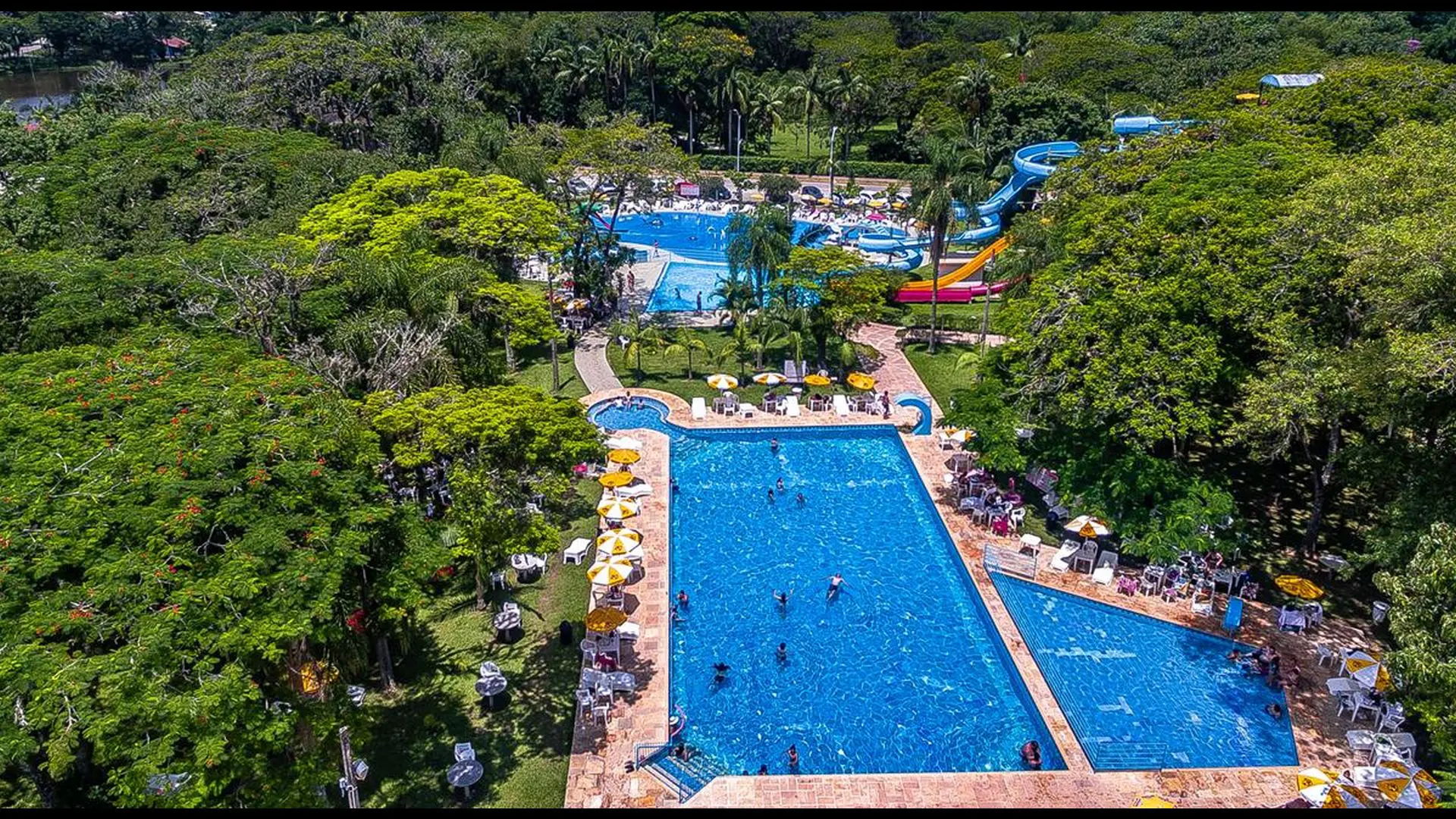 Em Gravatal, águas termais a 37°C garantem momentos de lazer e bem-estar em meio à natureza e infraestrutura completa.