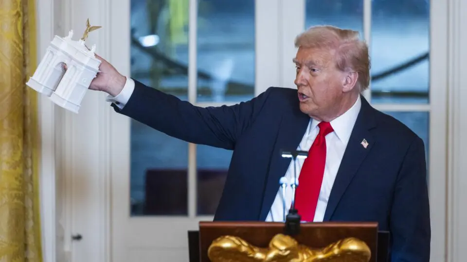 trump arco do triunfo washington