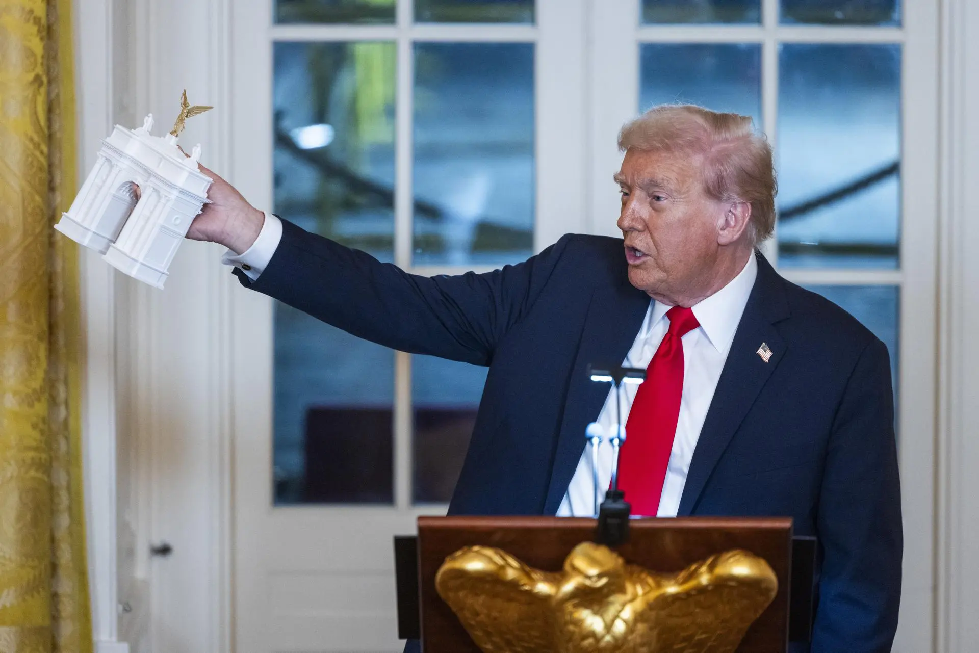 trump arco do triunfo washington