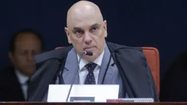 Moraes reabre inquérito contra Bolsonaro por suposta interferência na PF