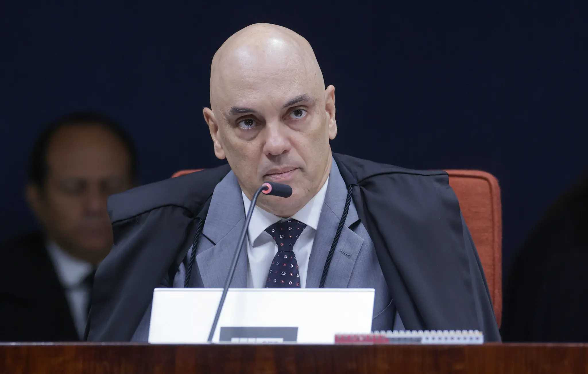 Moraes reabre inquérito contra Bolsonaro por suposta interferência na PF