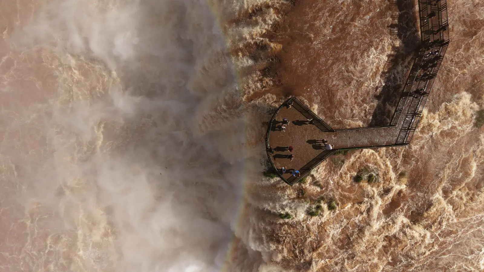 Volume de água nas Cataratas do Iguaçu atingiu 7,1 milhões de litros por segundo