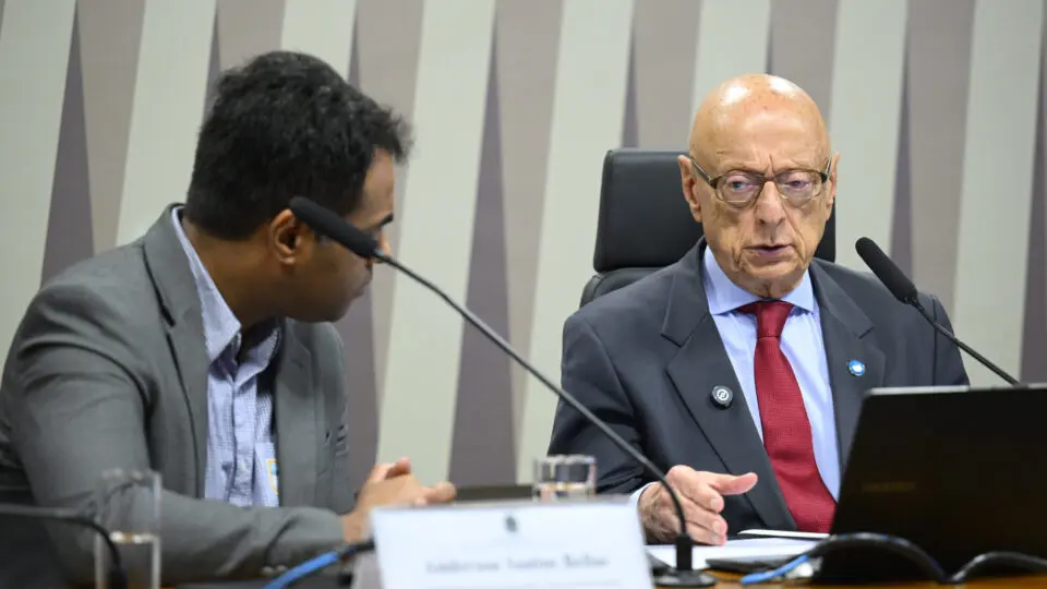 Senador Espiridião Amin (PP) presidiu a audiência pública que cobrou do Ministério dos Transportes soluções imediatas para a rodovia BR-101 no Morro dos Cavalos, em Palhoça (SC).