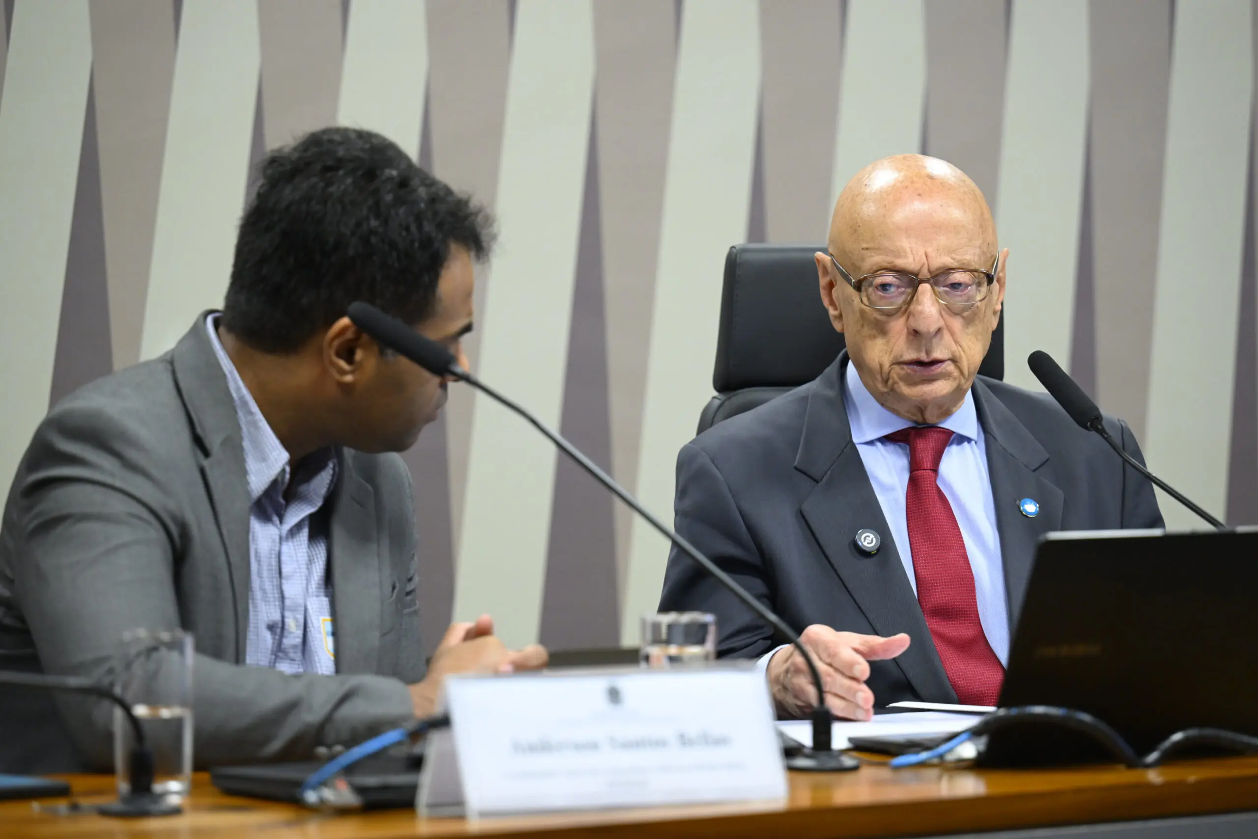Senador Espiridião Amin (PP) presidiu a audiência pública que cobrou do Ministério dos Transportes soluções imediatas para a rodovia BR-101 no Morro dos Cavalos, em Palhoça (SC).