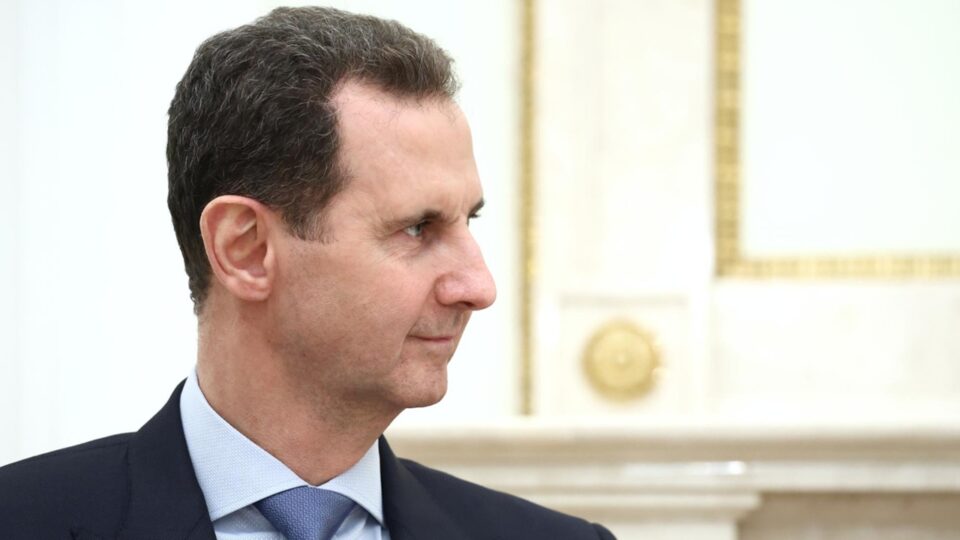 Assad transferiu milhares de corpos para vala comum no deserto para encobrir crimes, aponta investigação