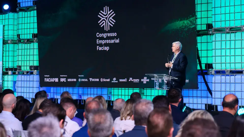 O 8º Congresso Empresarial Paranaense, realizado em Foz do Iguaçu, reúne empresários e gestores para discutir inovação, crescimento e os rumos da economia regional. 