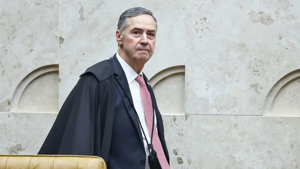 Barroso determina que enfermeiros podem auxiliar em aborto e protege categoria de punição