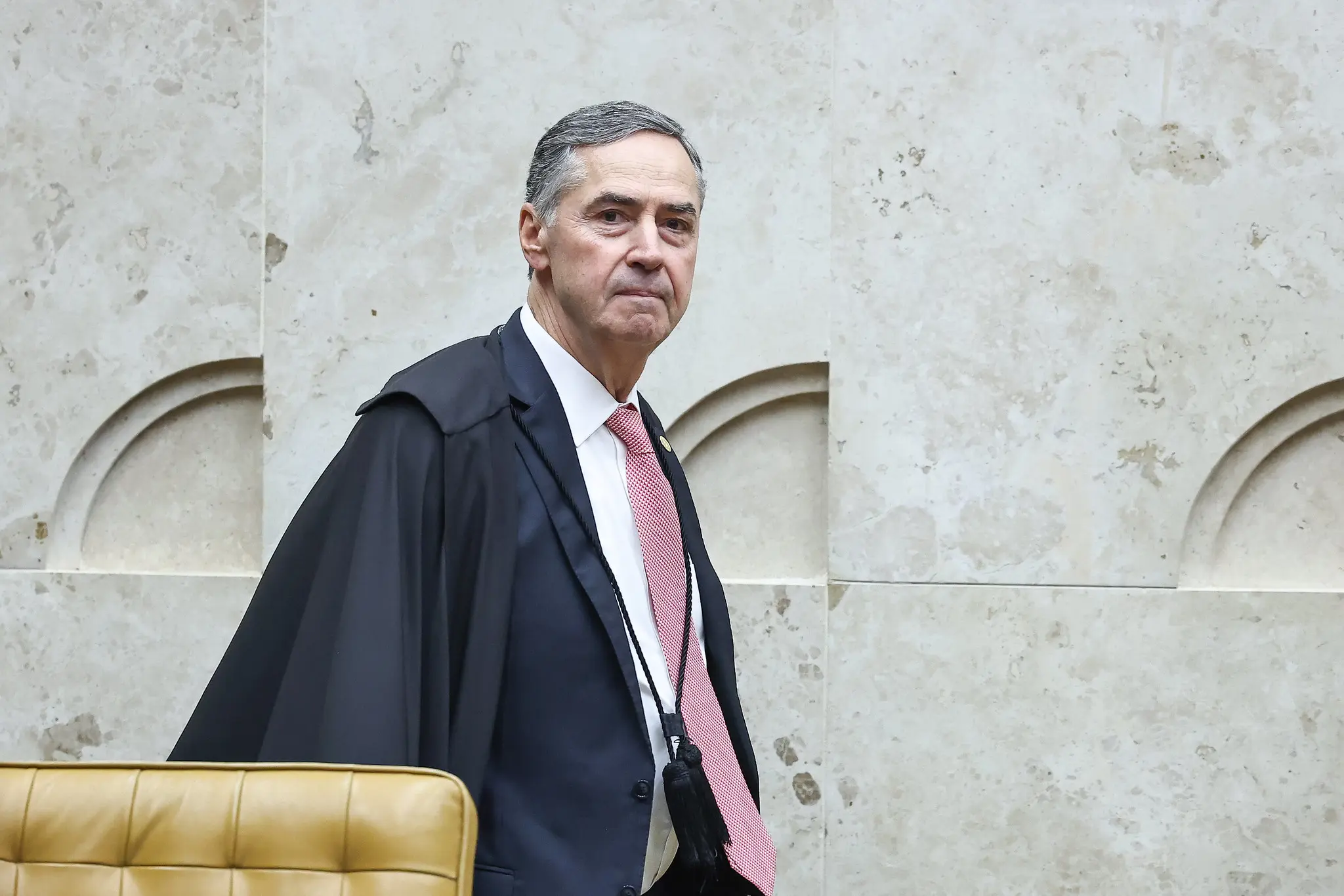 Barroso determina que enfermeiros podem auxiliar em aborto e protege categoria de punição