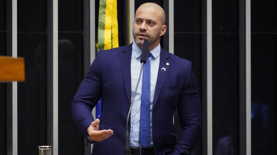 Moraes não analisa pedido da defesa e Daniel Silveira perde batizado da filha