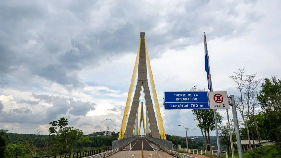 Apenas caminhões “em lastro” — sem carga — poderão cruzar a estrutura da Ponte da Integração nos dois sentidos, em horário controlado, das 7h às 19h.