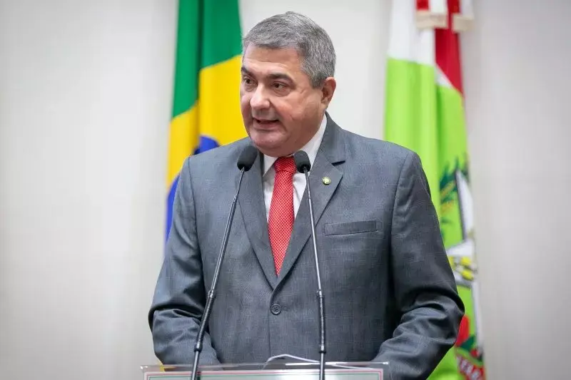 O deputado estadual Antídio Lunelli (MDB) é um dos nomes cotados para ocupar a cadeira de vice de Jorginho Mello em 2026, mas o governador ainda não confirmou nenhum nome.