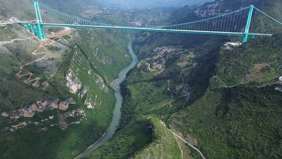 Ponte mais alta do mundo, na China.