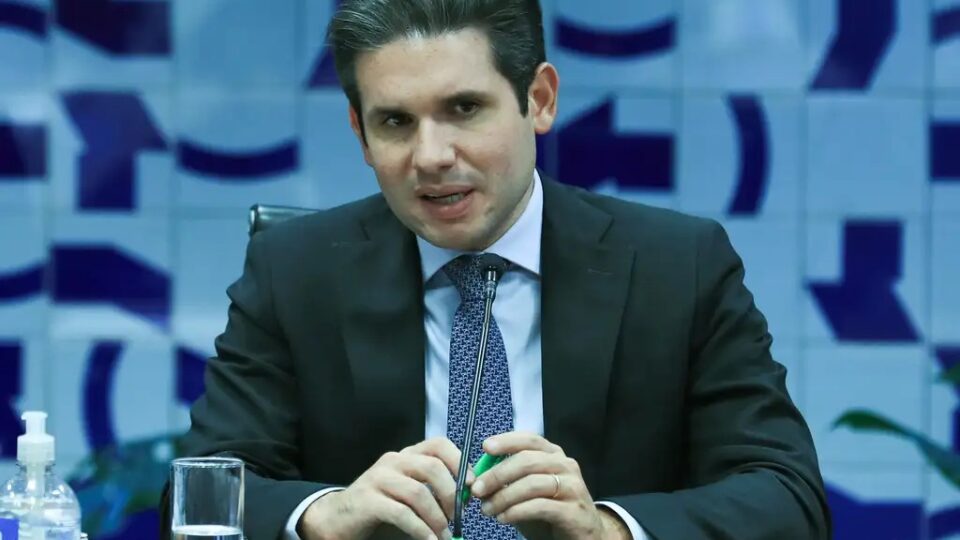 Motta defende aumento no teor de etanol na gasolina para 35%