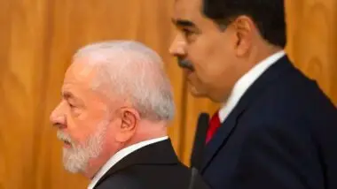 Lula alterna gestos explícitos de apoio com críticas pontuais a Maduro, conforme a pressão do momento