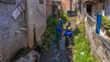 Gestão Tarcísio cria fundo que amortiza investimentos em saneamento, cruciais para a despoluição do rio Tietê.