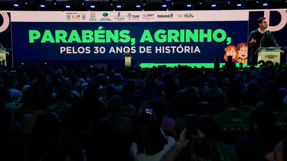 Público lota o Expotrade, em Pinhais, para celebrar os 30 anos do Agrinho, programa que conecta campo e cidade por meio da educação