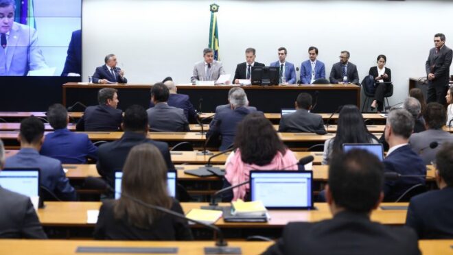 Comissão mista do Congresso Nacional aprova R$ 3,3 bilhões para aposentados lesados