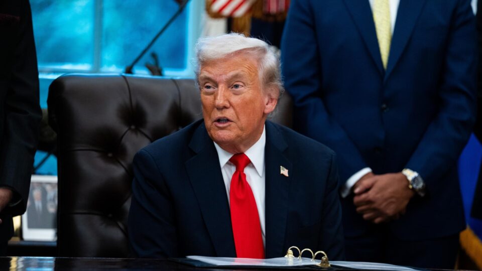 Trump pede US$ 230 milhões de indenização do próprio governo por investigações contra ele