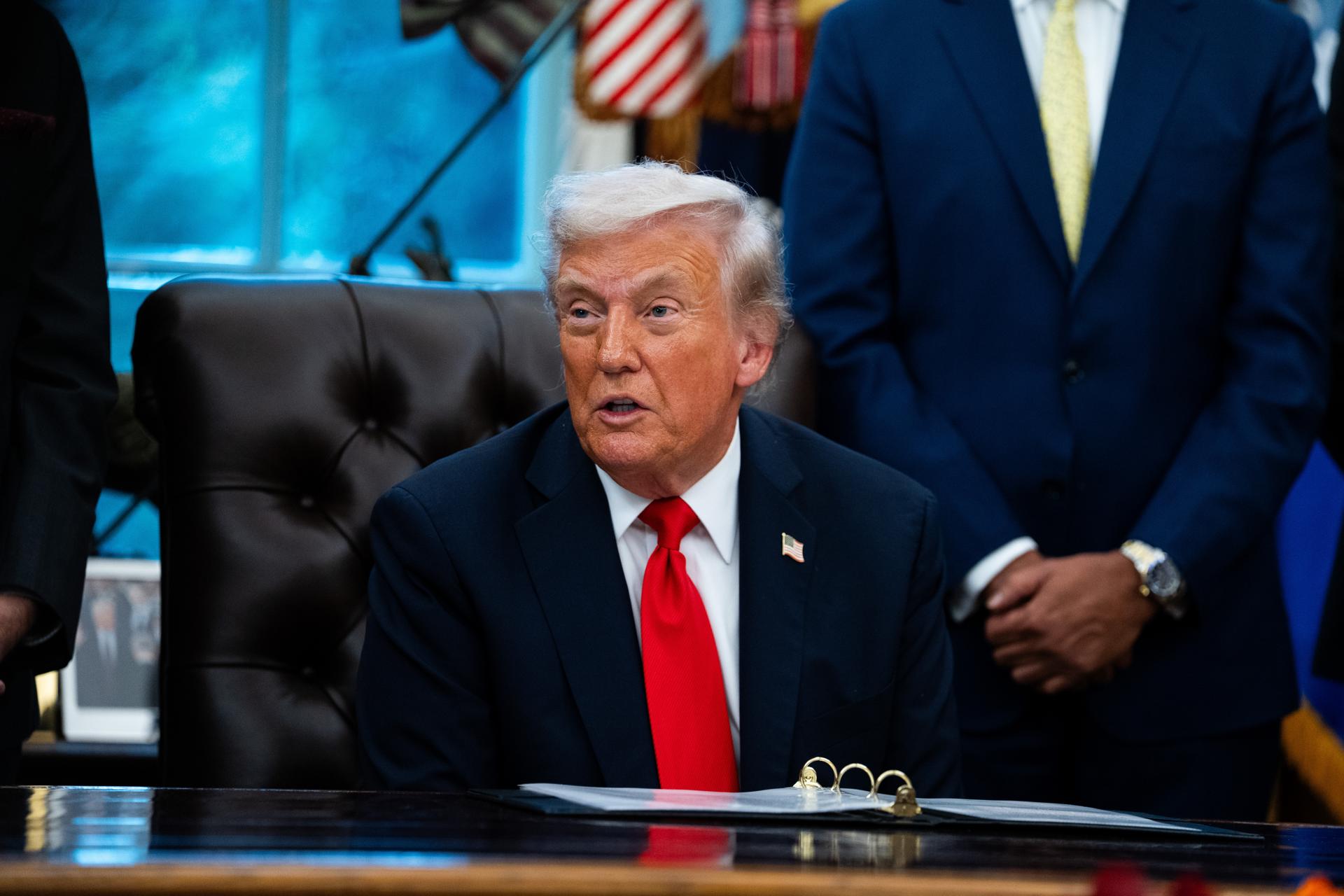 Trump Choca ao Exigir Indenização Milionária do Próprio Governo: Entenda a Polêmica!
