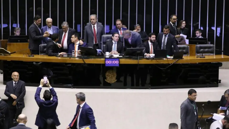 Câmara aprova nova regra de prisão preventiva e autoriza coleta de DNA