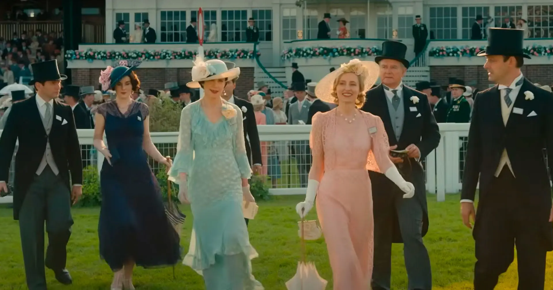 Tradição e modernidade se entrelaçam, retratando relacionamentos antes impensáveis, com destaque para as mulheres