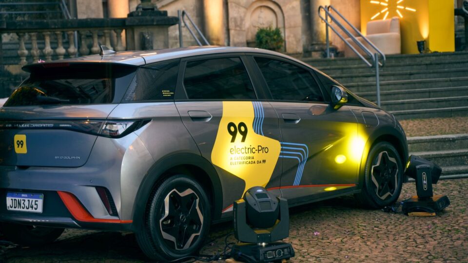 99 lança categoria premium com carros elétricos em Curitiba