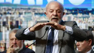 Presidente Lula (PT) vê vantagem crescer após anunciar que disputará um quarto mandato em 2026.