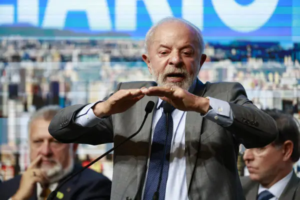Presidente Lula (PT) vê vantagem crescer após anunciar que disputará um quarto mandato em 2026.