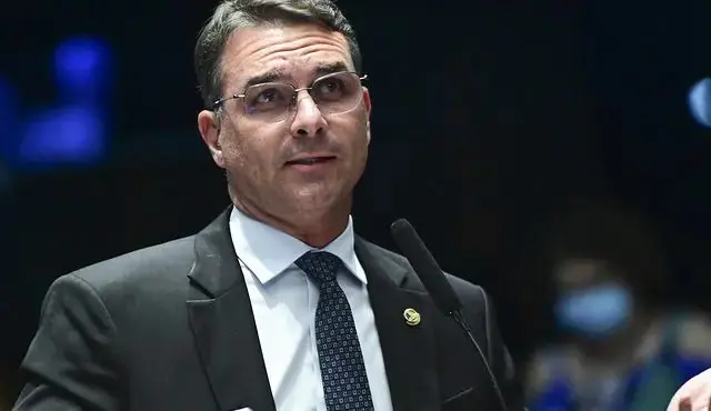 Senador Flávio Bolsonaro (PL-RJ) defende combate ao narcotráfico e fala em distorção de parte da imprensa.