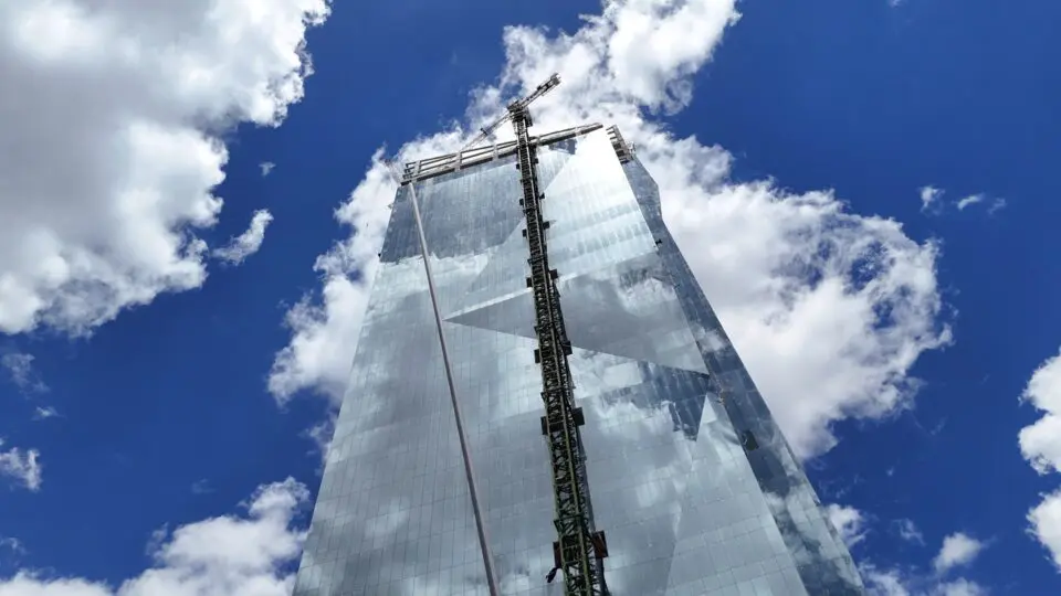 O prédio mais alto de São Paulo terá mirante aberto ao público com vista de 360º e piso de vidro suspenso, prometendo uma experiência inédita na cidade.