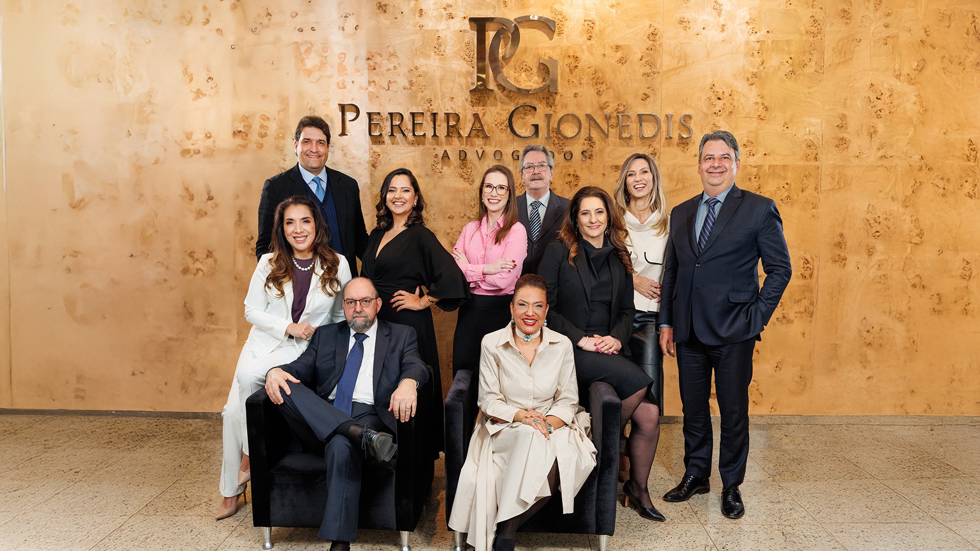 Equipe do Pereira Gionédis Advogados: quase meio século de inovação, ética e impacto social positivo.”