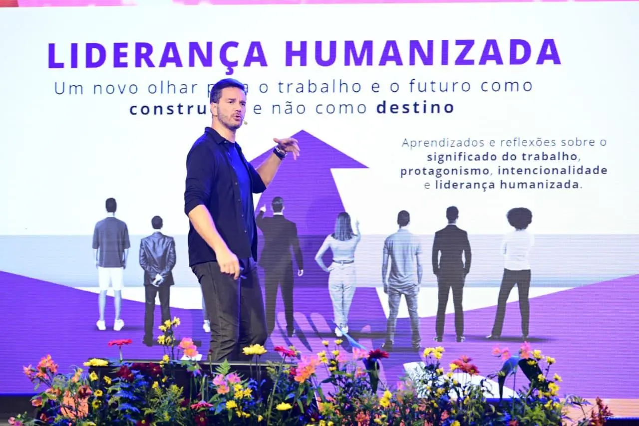 Segundo Alexandre Pellaes, o futuro não é um destino, mas uma construção ativa que exige um novo olhar para a relação entre o indivíduo, a liderança e as organizações