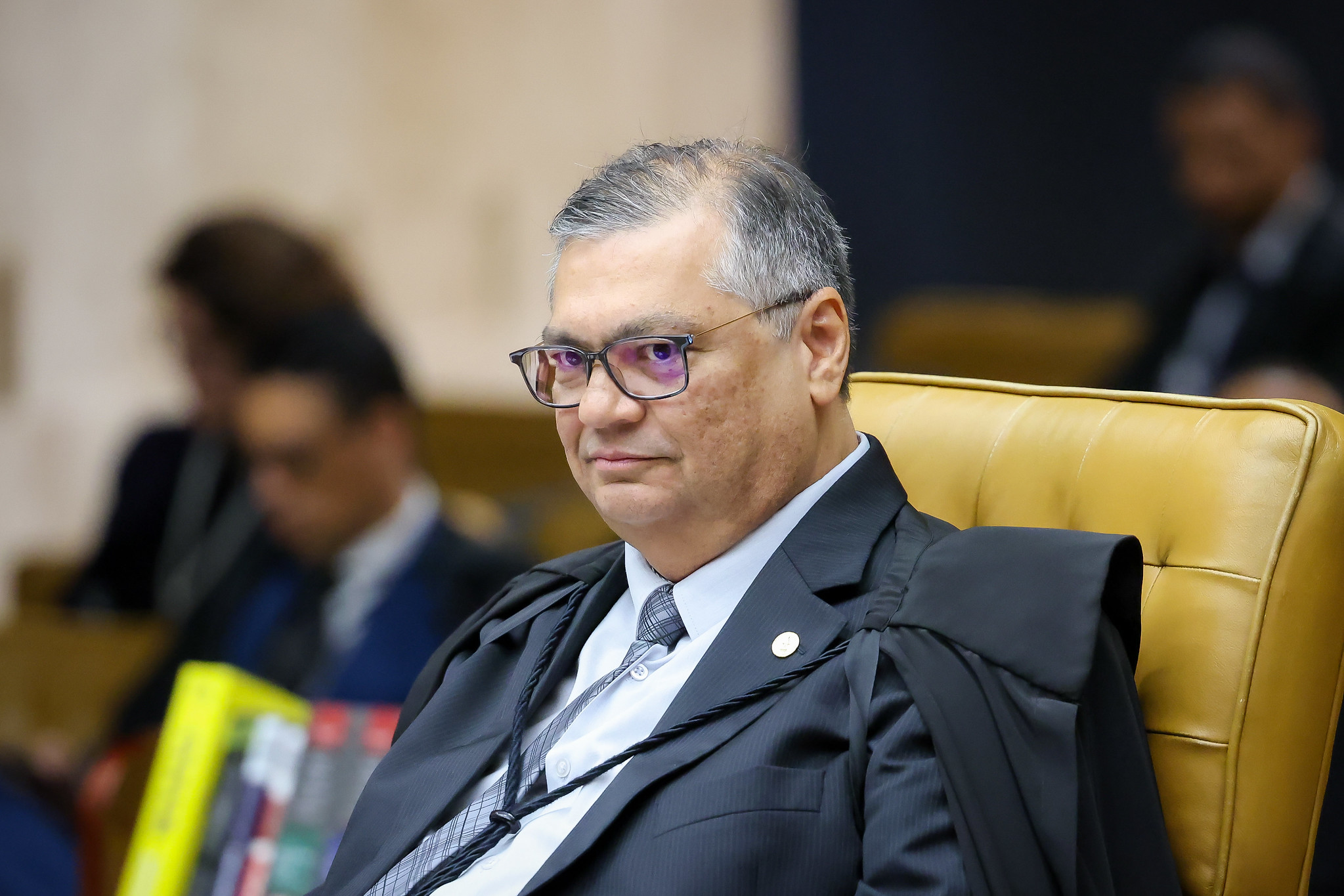 Dino Choca ao Ironizar Ameaças de Morte no STF: “Gilmar Vai Primeiro”