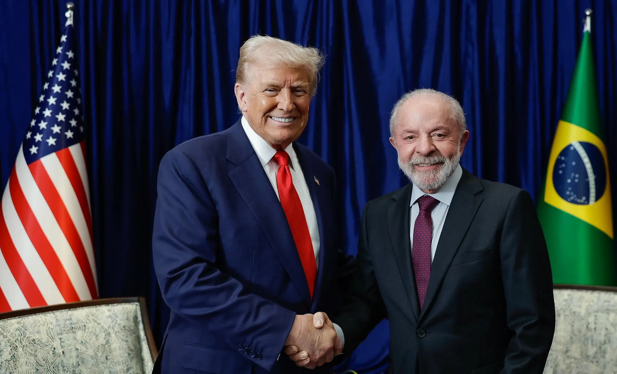 Presidentes dos Estados Unidos, Donald Trump, e do Brasil, Luiz Inácio Lula da Silva, participaram de reunião bilateral em Kuala Lumpur, na Malásia, neste domingo (26)