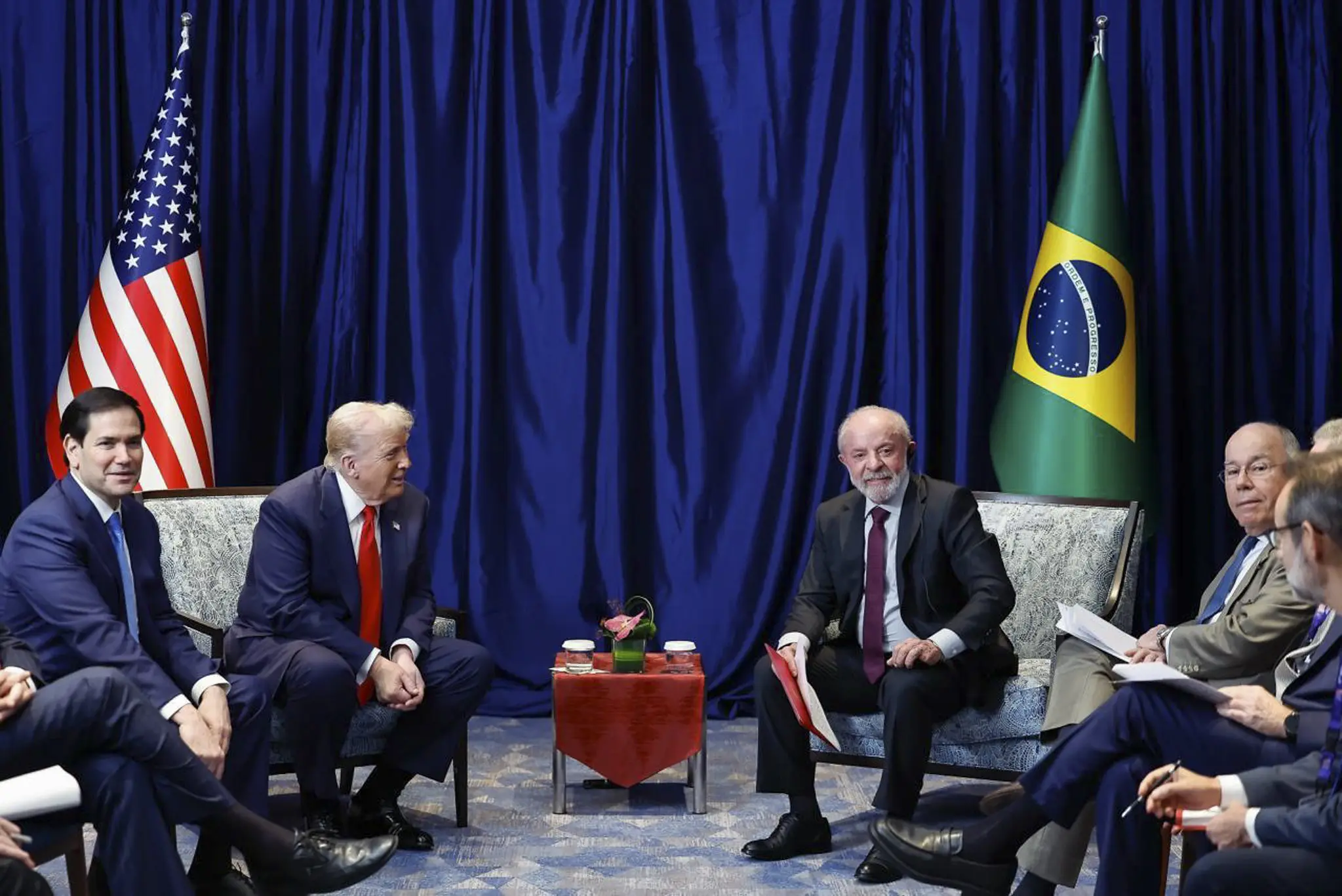 Trump e Lula conversaram com jornalistas antes de reunião a portas fechadas