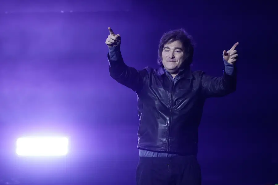 Javier Milei supera peronismo no parlamento argentino, obtendo maioria que facilita governabilidade.