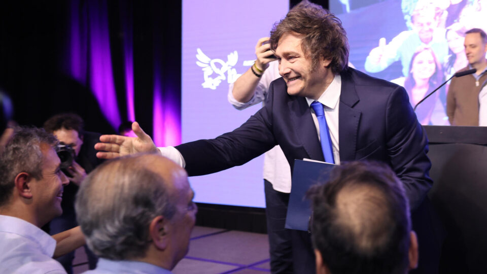 Ações e títulos argentinos sobem e peso se recupera após vitória eleitoral de Milei