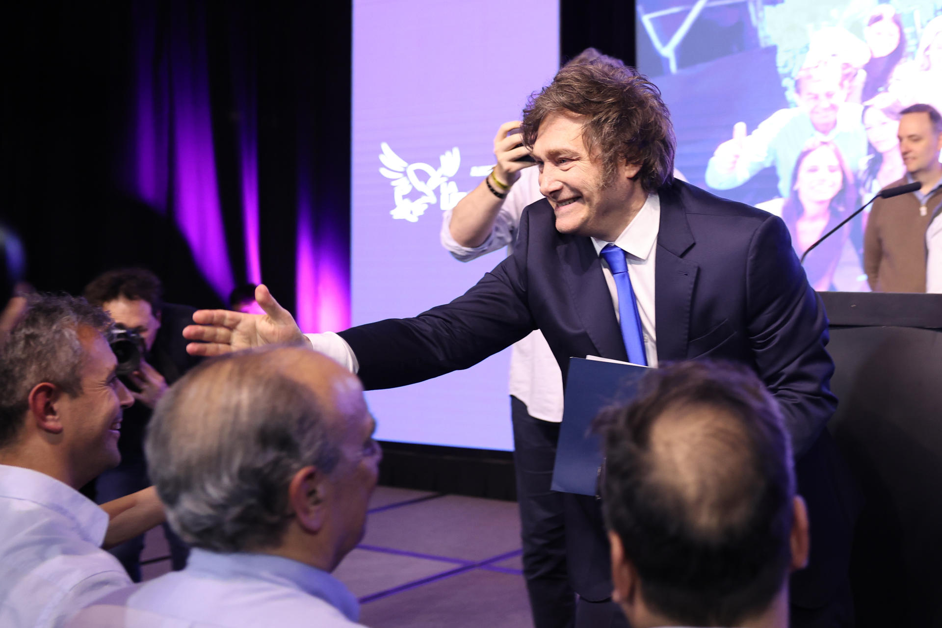 Ações e títulos argentinos sobem após vitória de Milei Ações e títulos argentinos sobem após vitória de Milei