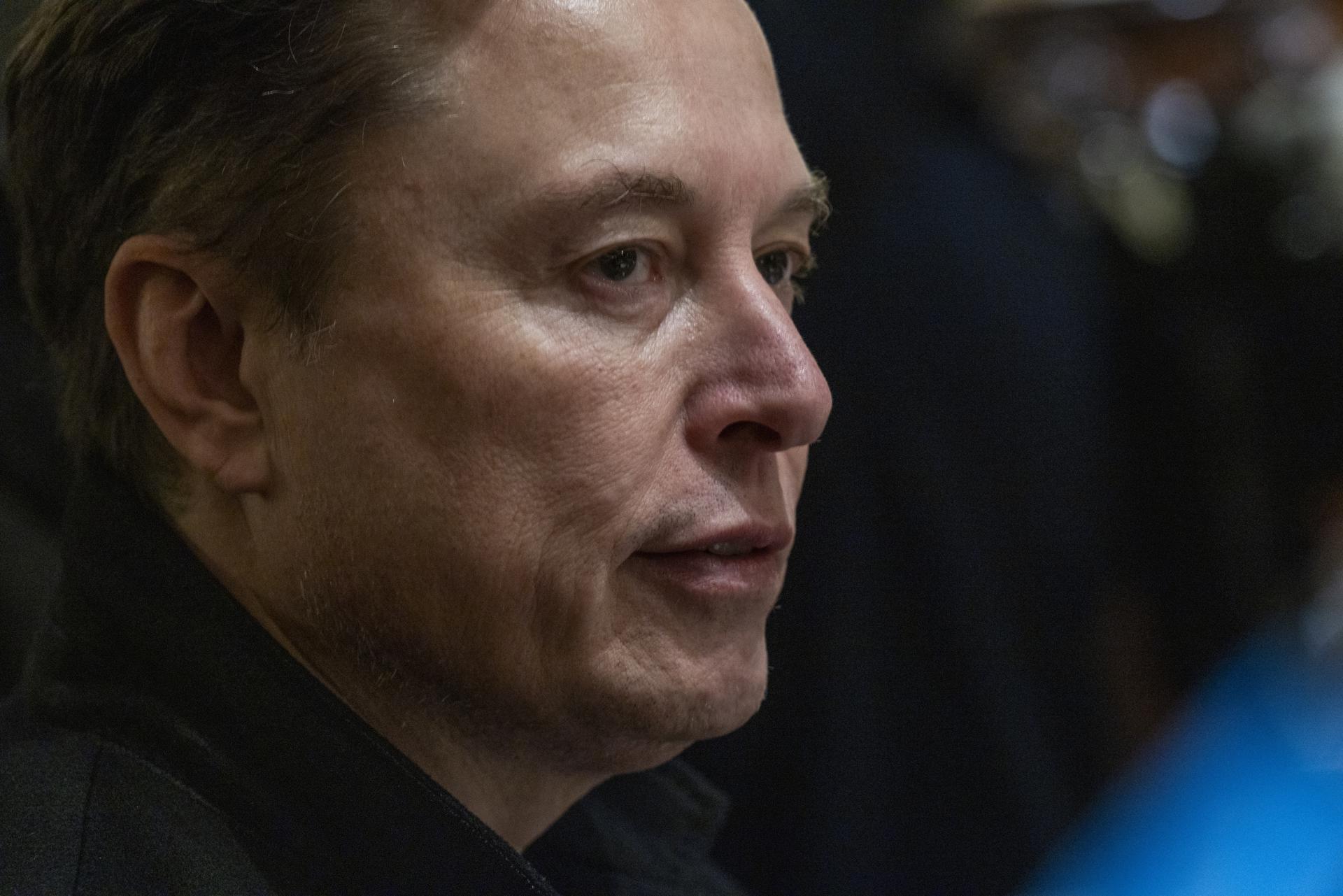 Musk acusa Wikipedia de ser “acordado” e lança concorrente