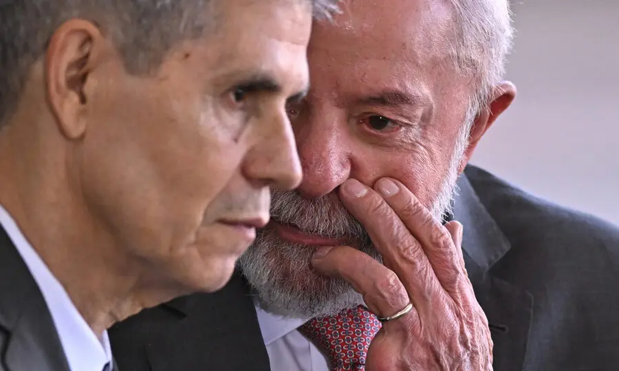 Contratos públicos: Sidônio Palmeira e Lula, em evento sobre TV digital. Um sócio do Secretário de Comunicação Social acumula contratos milionários com o poder público.