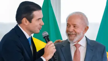 Lula Hugo Motta base na Câmara Centrão