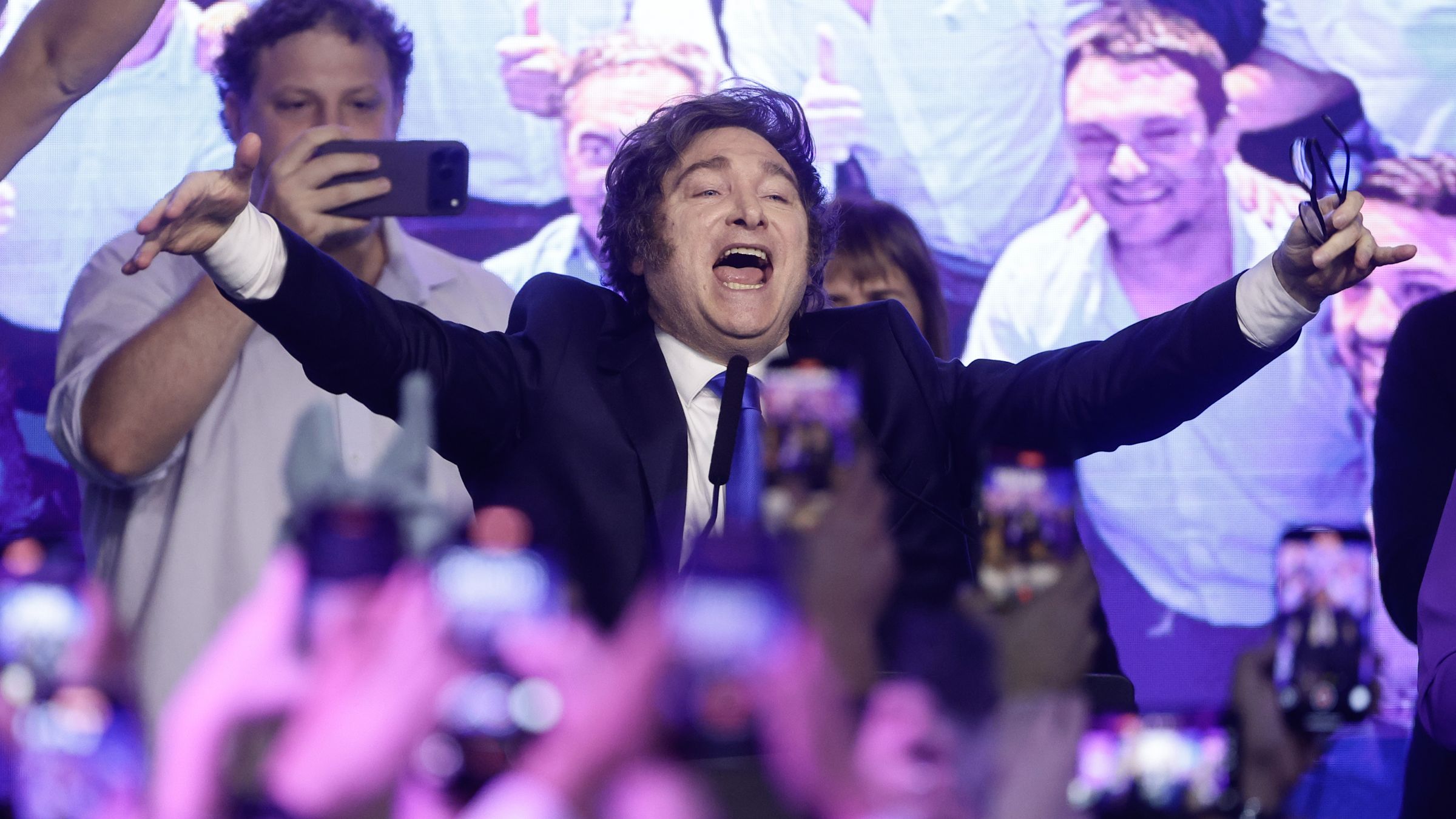 Javier Milei comemora a vitória de seu partido nas eleições legislativas argentinas de 26 de outubro.