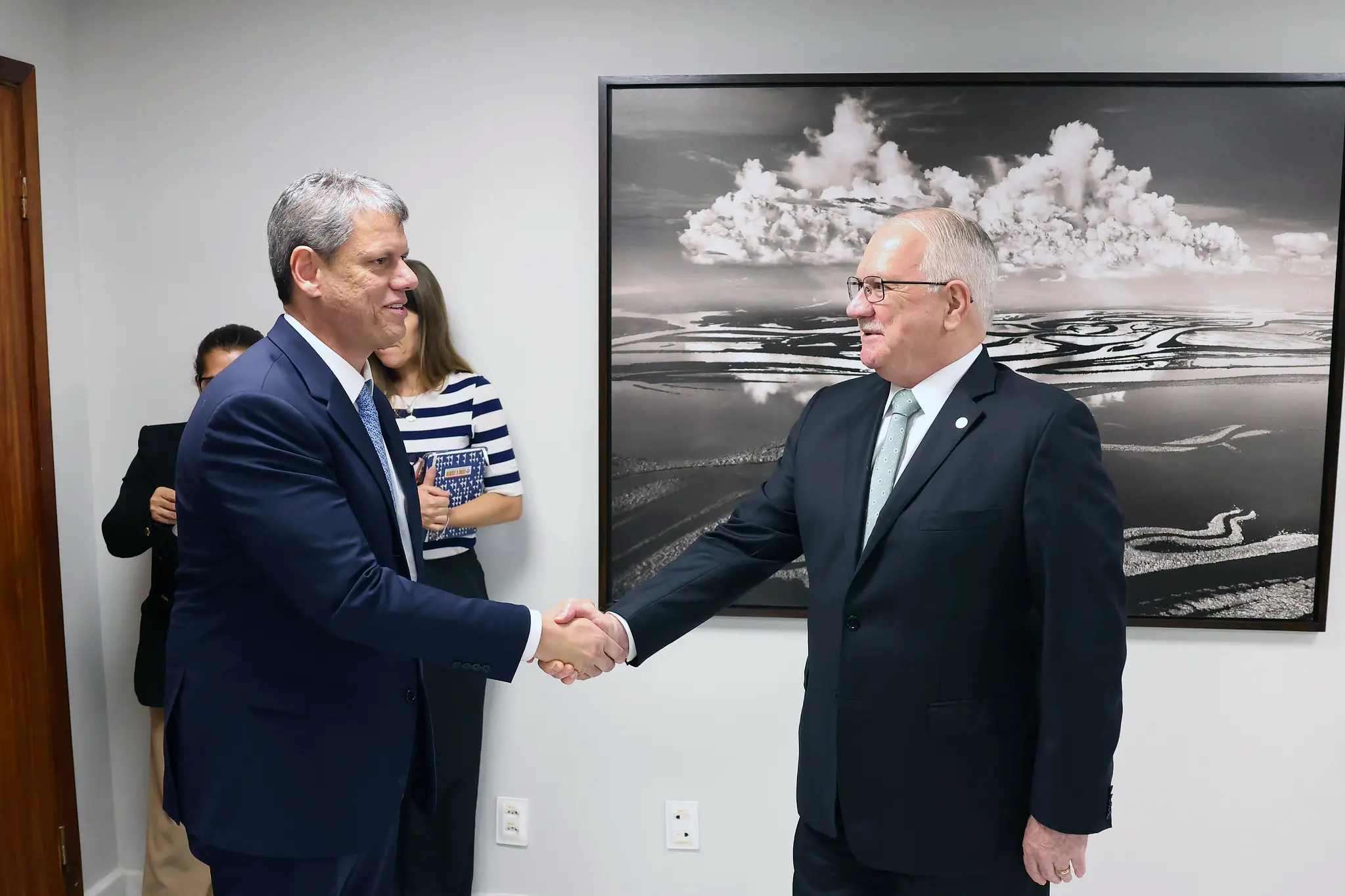 Tarcísio visita Fachin em Brasília após criticar STF e Moraes