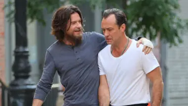 Jason Bateman e Jude Law estrelam a série "Black Rabbit"