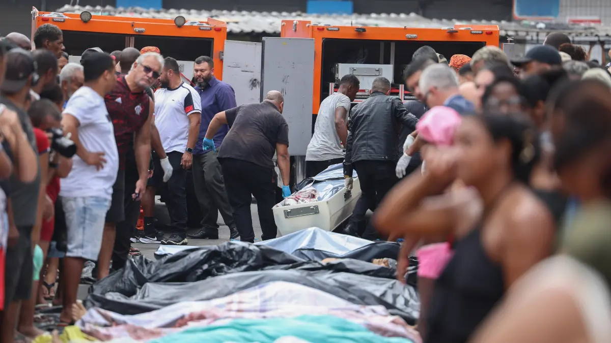 Moradores da Penha encontram mais de 60 corpos na mata um dia após operação no Rio