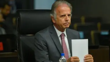 José Múcio, ministro da Defesa, recebeu um ofício do governo fluminense solicitando veículo blindado para lidar com o crime no Rio.