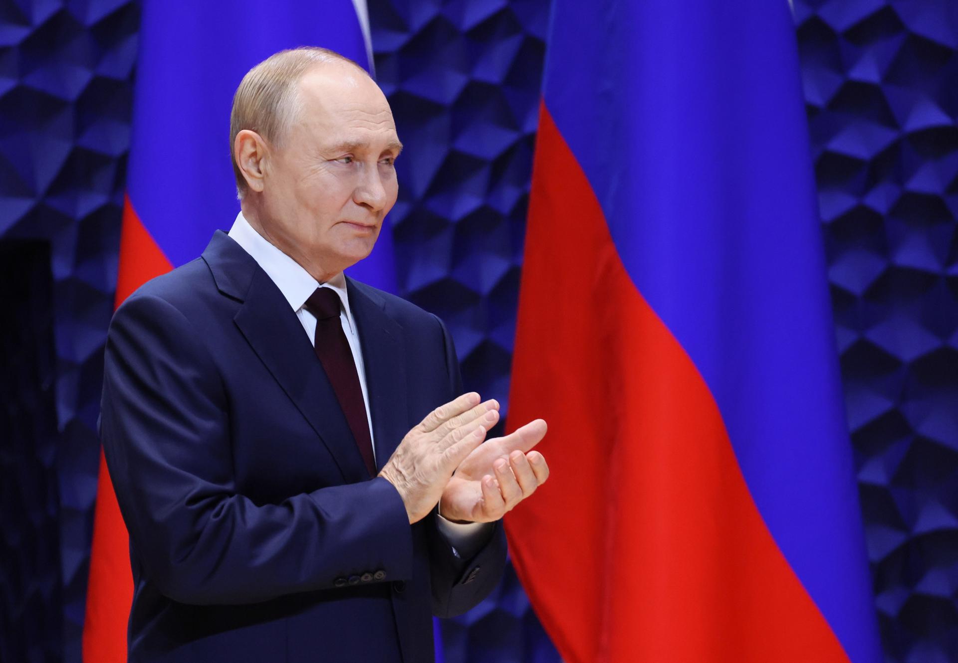 Putin escala tenso com o Ocidente ao testar submarino atômico