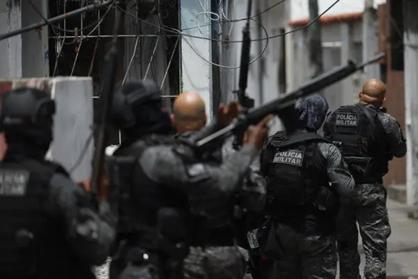 Timing: Polícia Militar, durante combate ao Comando Vermelho na Operação Contenção. No mesmo dia, o CNJ aprovou uma recomendação que limita o acesso direto da PM à Justiça.
