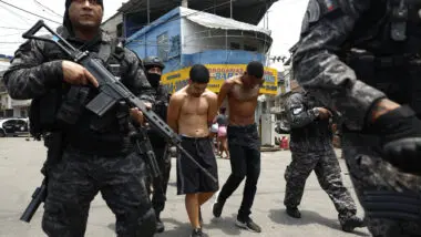 Policiais durante a Operação Contenção, no Rio de Janeiro.