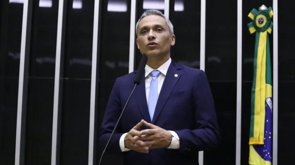 Moraes suspende ação penal contra Gayer após decisão da Câmara